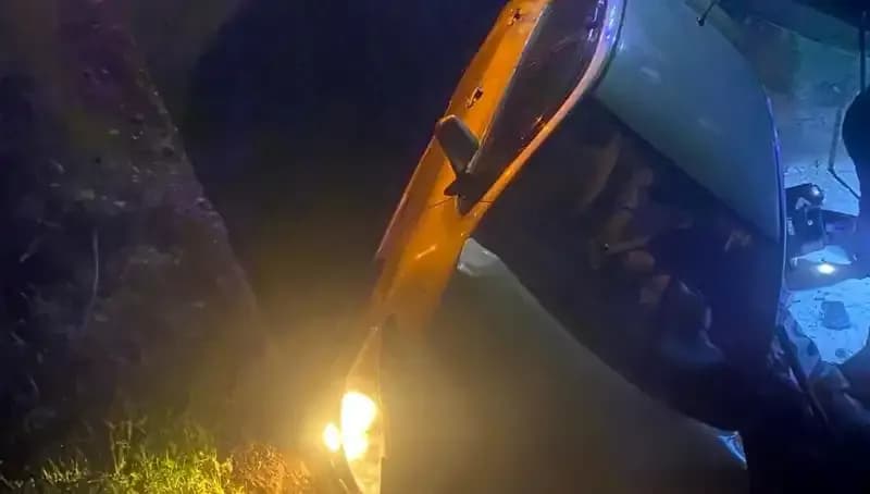 Adana'da Dehşet Anları: Otomobil Şarampole Devrildi, İki Yaralı!