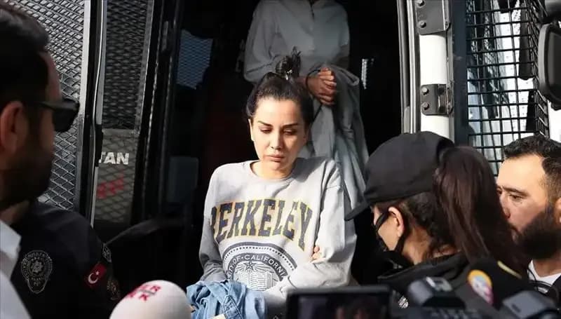 Dilan Polat'ın Instagram Hesabında Gizemli Kapanış: Neler Oluyor?