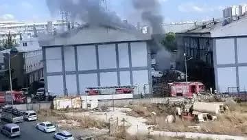 Başakşehir Sanayi Sitesinde Çıkan Büyükk Yangın: Can ve Mal Kaybı Var mı?