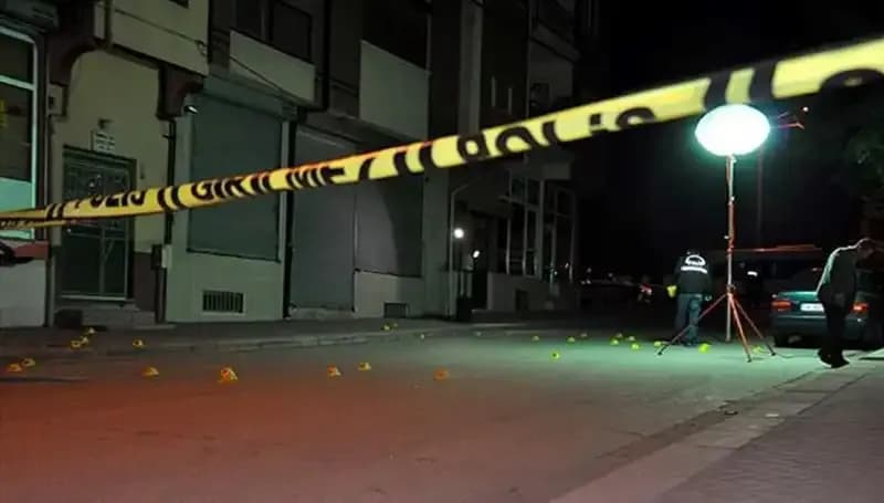 Aksaray'da Şok Kaza: Fren Yerine Gaza Basan Sürücü Marketi Dupduru Doldurdu