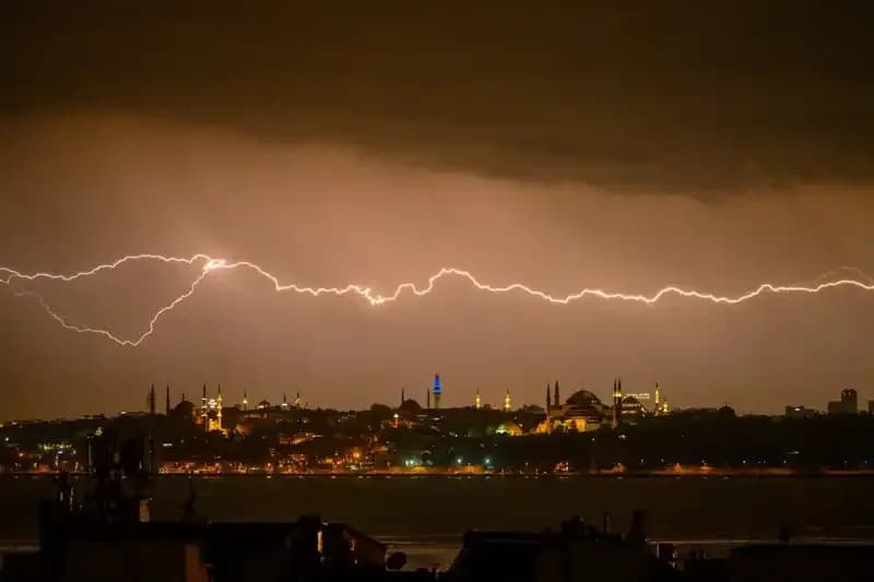 İstanbul'da Aniden Düşen Sıcaklıklar ve Kar Beklentisi: Hazırlıklı Olun!