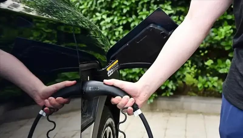 ABD'nin Gümrük Vergilerine Karşı İngiltere'den Elektrikli Araç Desteği