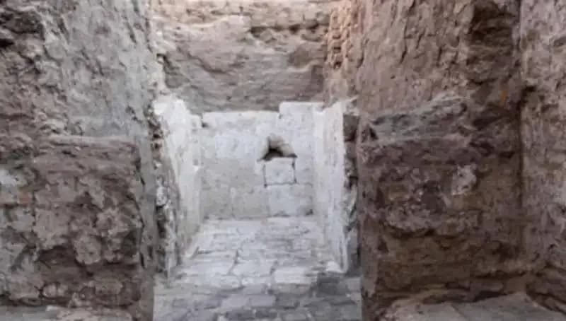 Mısır'da 3,500 Yıllık Eski Kraliyet Mezarı Keşfi: Tarih Tekrar Yazılıyor