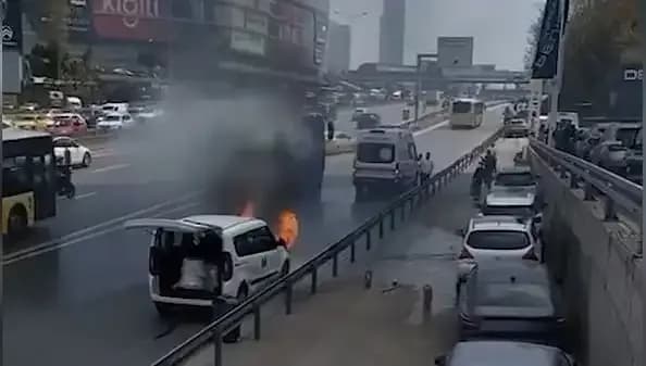 Yanan Araç Yangınına TOMA ile Müdahele: Şok Eden Görüntüler