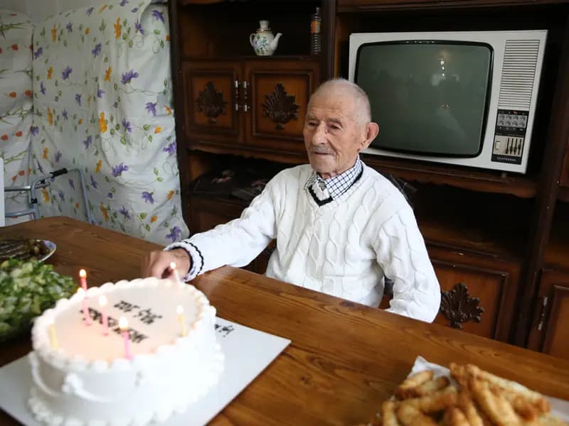 102 Yaşındaki Hüseyin Dedenin Sağlık Sırrı: Doğal Beslenme