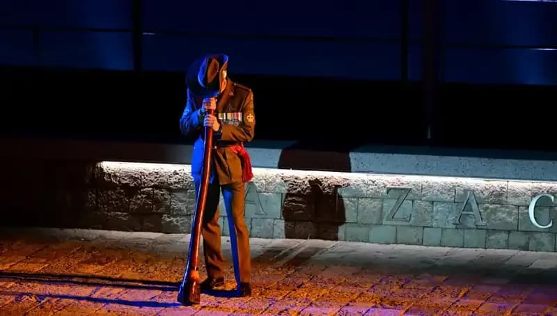 Anzak Koyu'nda Anma Töreni: Geçmişe Dönüş ve "Şafak Ayini" Heyecanı