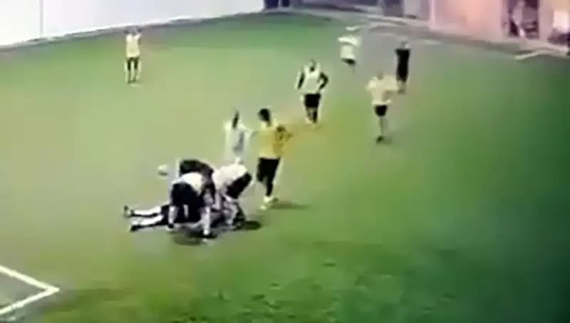 Adana'da Halı Sahada Hayatını Kaybeden 3 Çocuk Babası: Olayın Detayları!