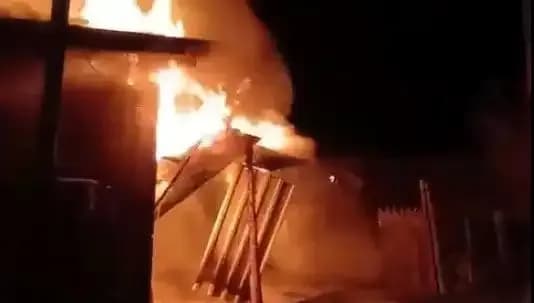 Karabük'te Korkutan Yangın: İki Ev Kül Oldu, Sebebi Merak Ediliyor