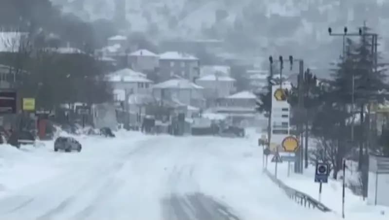 Sertavul Geçidi'nde Kar, Tipi ve Sis: Ulaşım Engellendi!