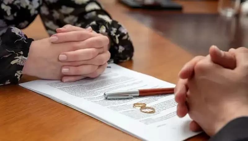 Boşanan Kadınlar İçin 300 Gün Yasağı Kalkıyor Mu? AYM Gözleme Kilitlendi!