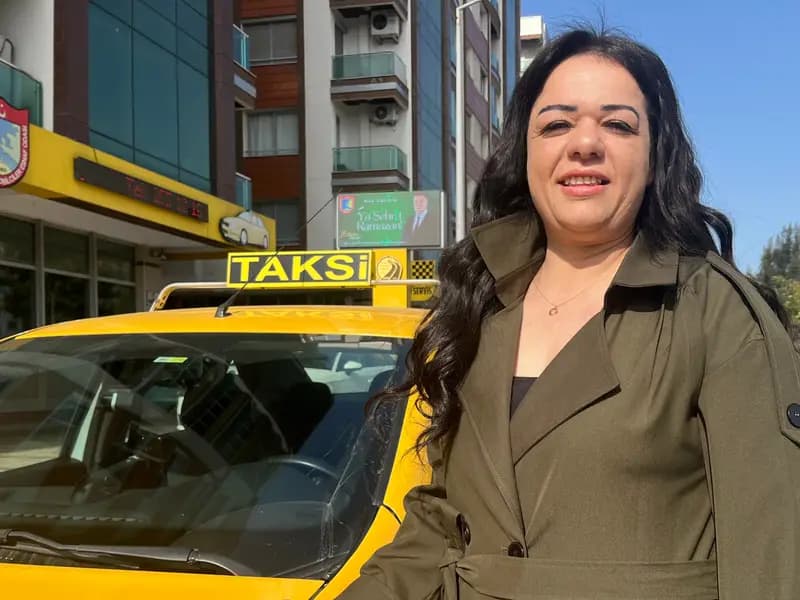 İzmir'de 5 Yıldır Taksi Şoförlüğü Yapan Kadınların Gücü