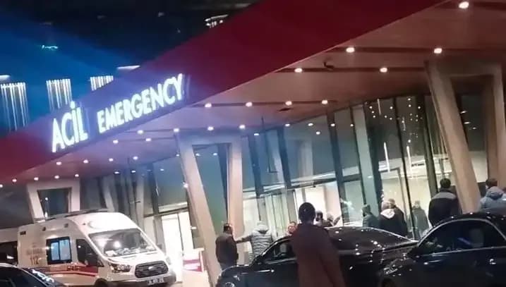 Telefon Görüşmesi İçin Dışarı Çıkan Genç, Silahlı Saldırının Kurbanı Oldu