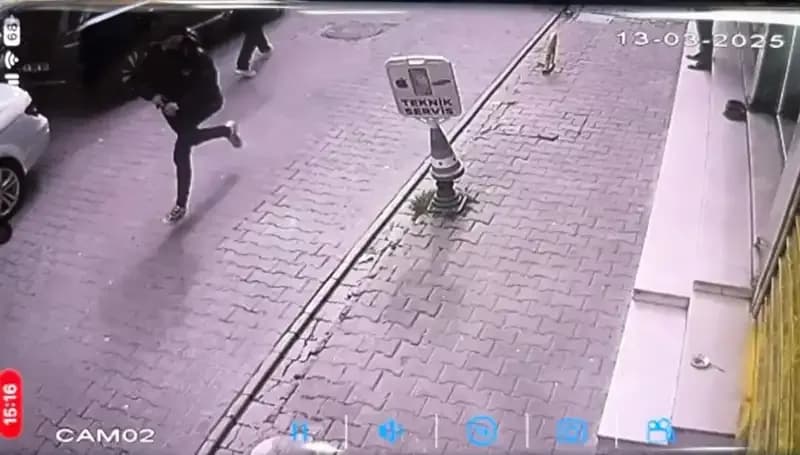 İstanbul'da Silahlı Saldırı! Bacağından Vurulan Genç Korkuttu