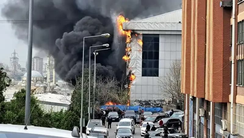 Başakşehir'de Sanayi Sitesinde Büyük Yangın: Şok Edici Görüntüler Ortaya Çıktı