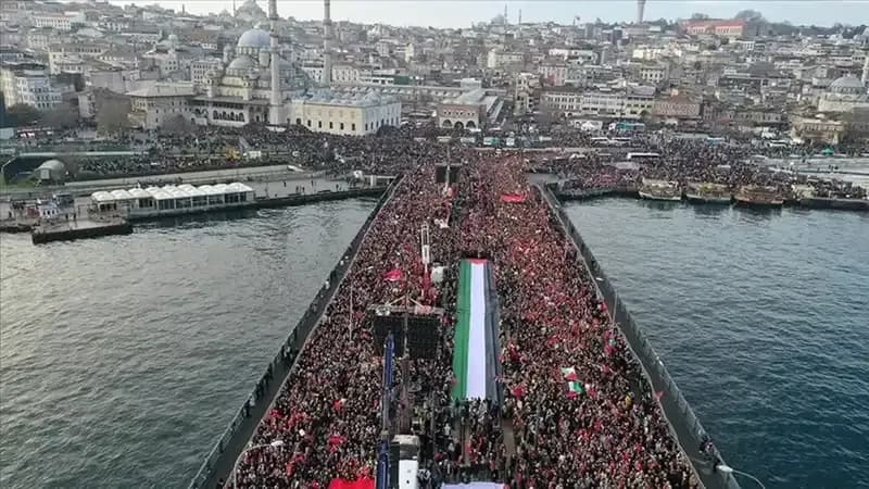 Gazze İçin Tek Yürek: On Binler, Galata Köprüsü'nde Buluştu!