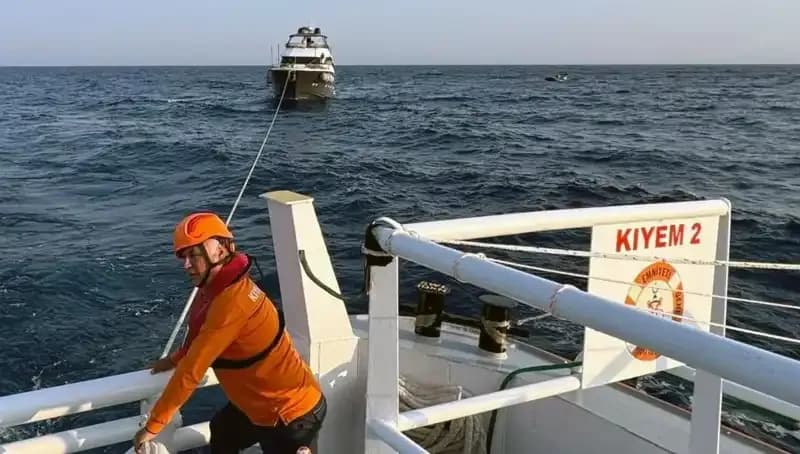 Marmaris Açıklarında Sürüklenen Tekne, Zamanında Kurtarıldı!