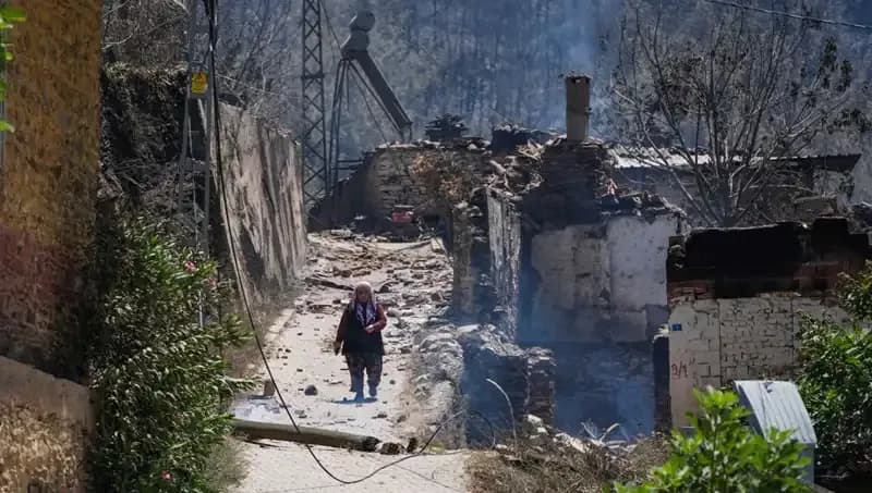 İzmir ve Bilecik'te Yangın Felaketi: 415 Bina Küllere Döndü!