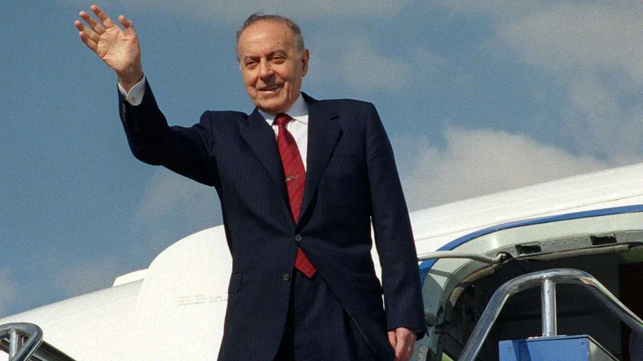 Azerbaycan Milli Lideri Haydar Aliyev'in Ölümü