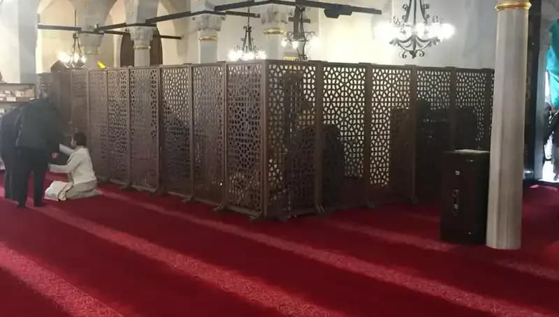 Kadın ve Erkeklerin Teravih Namazında Yan Yana Duruşu: Dini ve Sosyal Etkileri