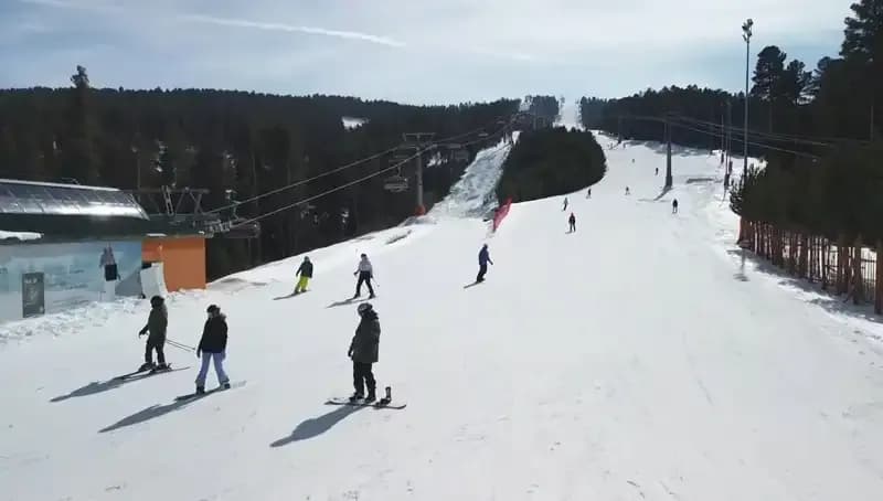 Sarıkamış'ta Bahar Mevsiminde Kayak Keyfi ve Ziyaretçi Akını