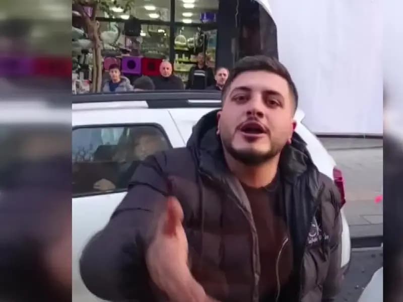 İstanbul'da Trafikte Yol Verme Kavgası: Sürücü Camı Yumrukladı