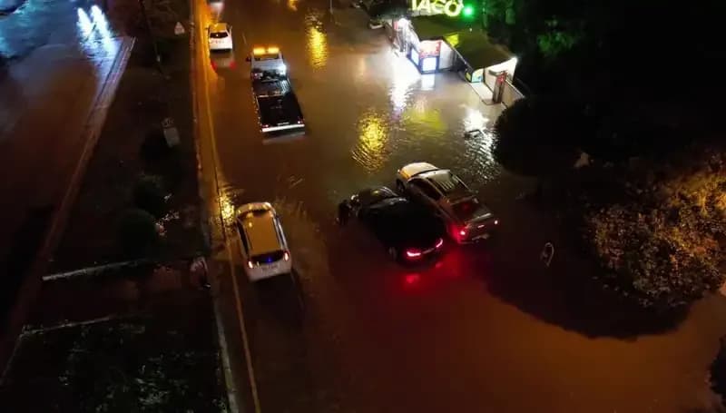 Adana'da Sağanak Yağış Hayatı Olumsuz Etkiledi: Cadde ve Yollar Sular Altında