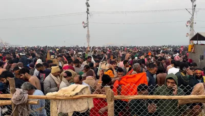 Hindistan'da Dini Festivalde Yaşanan İzdihamda Altı Kişi Hayatını Kaybetti