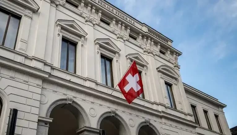 İsviçre'de Siyasetçiye Su Tabancası Cezası! Çocuklara Hediye Almaya Veda mı Ediyoruz?