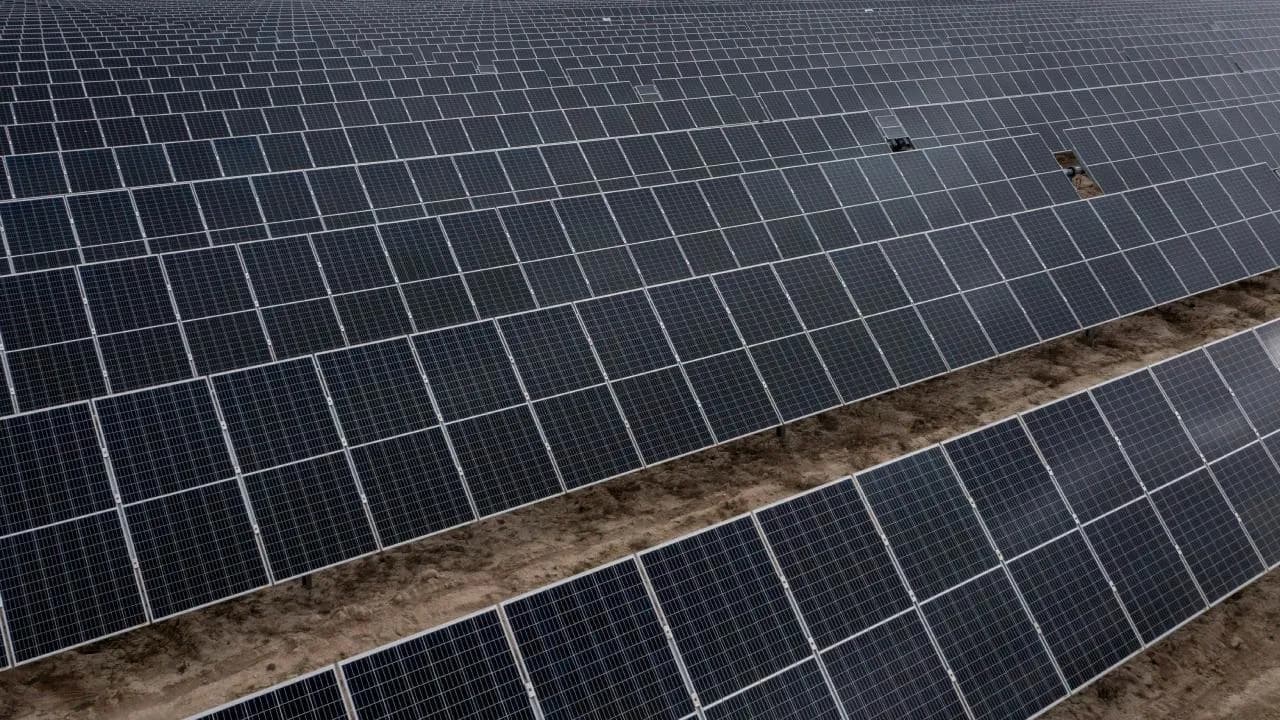 Güneş Enerjisi Yatırımları Türkiye'nin Enerji Sektöründe Parlıyor