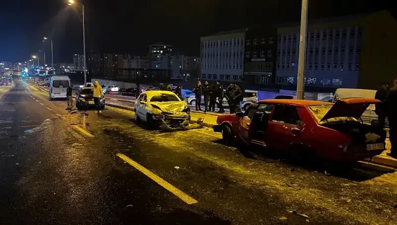 Kayseri'de Korkunç Zincirleme Kaza: 11 Araç Birbirine Girdi!
