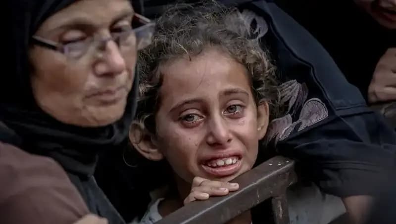 Gazze'de Açlıkla Mücadele: İsrail Askeri Yemekleri Toprağa Gömmüş