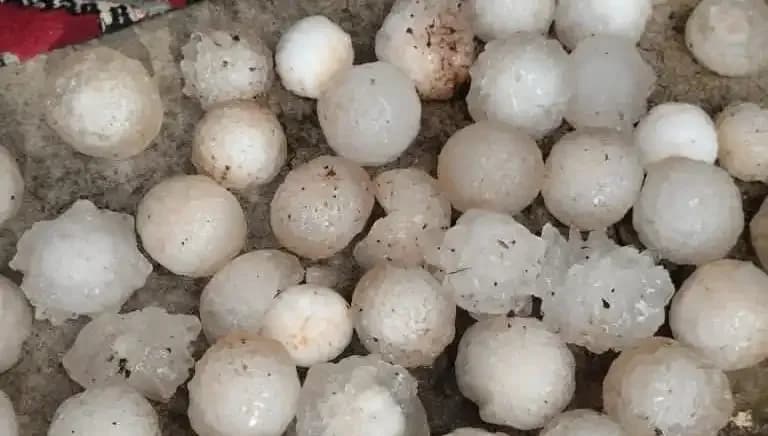 Şanlıurfa'da Kar Topu Büyüklüğünde Dolu Yağışı Şaşırttı