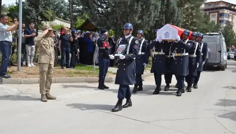 Şehitlerimiz Son Yolculuklarında Gözyaşlarıyla Uğurlandı