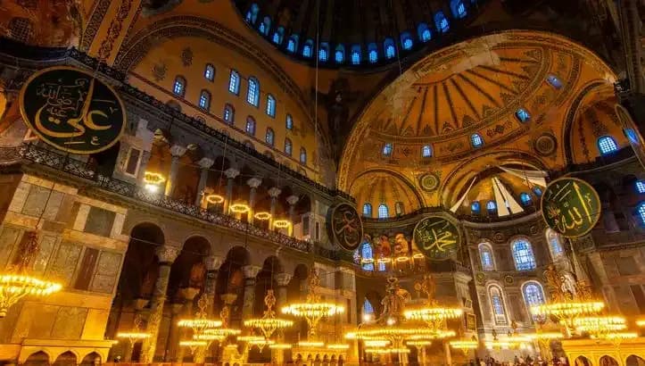 Bu Akşam Teravih Namazı Saatleri: İstanbul, Ankara ve İzmir'de Ne Zaman Kılınacak?