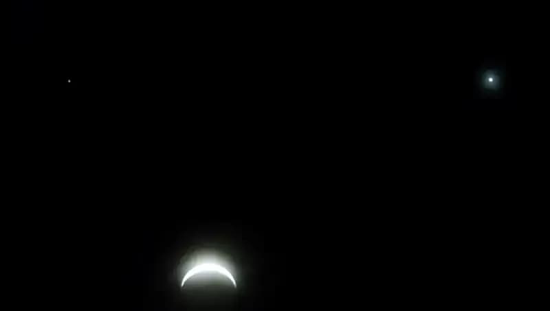 Venüs, Satürn ve Ay'ın Büyüleyici Dansı: Uzay Gözlemcileri İçin Nadir Bir An