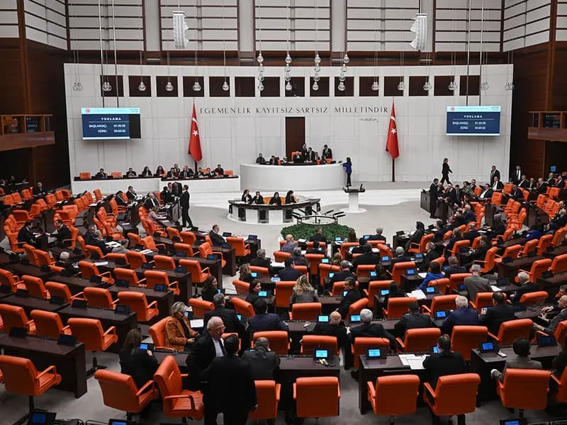 Özgür Özel'in de Aralarında Bulunduğu Vekillerin Dokunulmazlık Dosyaları Meclis'te