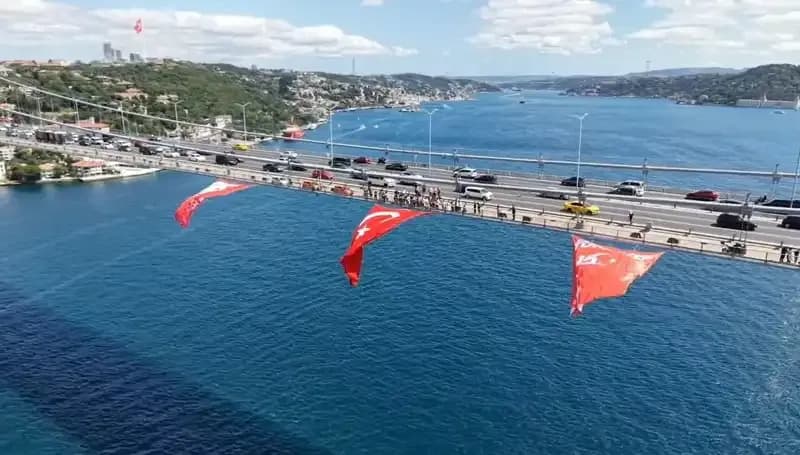 Türkiye'nin İki Yakası Arasında Türk Bayrağı Esti: Bir Köprü Geleneği