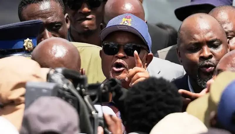 Güney Afrika'da Çete Soruşturması Nedeniyle Şok Gelişme: Polis Bakanı Görevden Alındı