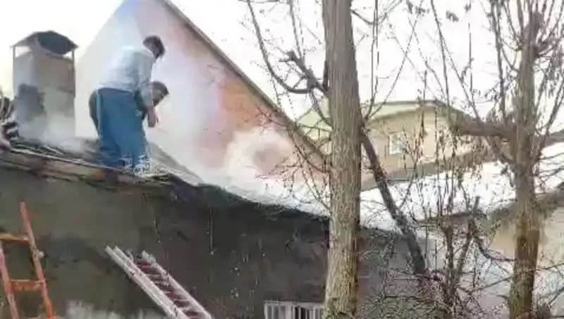 Hakkari'de Korkutan Ev Yangını: Çevreye Yayılan Duman Panik Yarattı