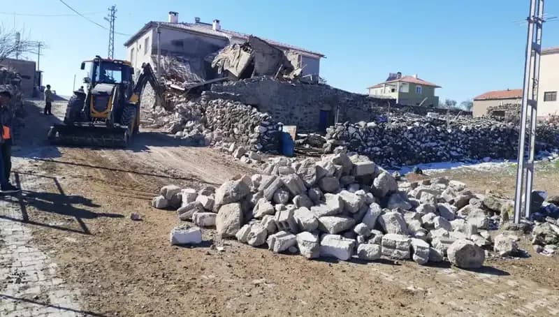 Kayseri'de Ahır Çökmesi: 35 Hayvan Telef Oldu, Olayın Sebebi Ne?