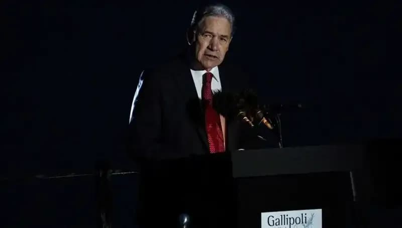 Trump'ın Üzerine Yorum Yapan Görevli, Tartışmalı Nedenlerle İstifa Etti