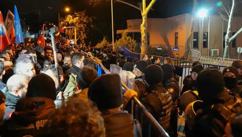 Ekrem İmamoğlu Protestolarında Olaylar Büyüyor: 16 Polis Yaralandı, 53 Gözaltı