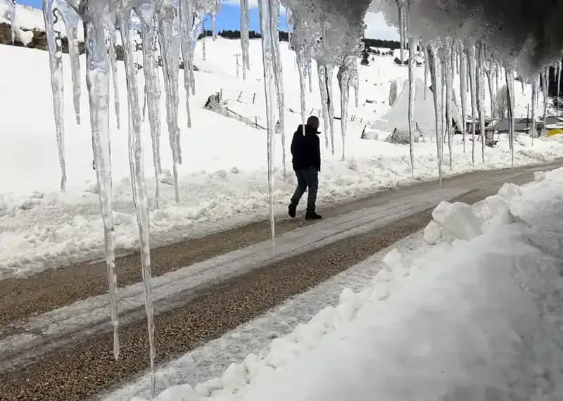 Dondurucu Soğuklar Ülkeyi Etkisi Altına Aldı: Sıcaklık Eksi 26 Dereceye Düştü