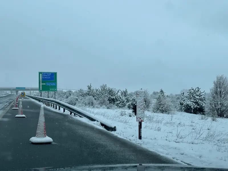 Bolu'da Bayram Sabahı Kar Yağışı Sürücülere Zorluk Çıkardı