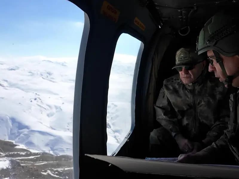 Kara Kuvvetleri Komutanı Metin Tokel İran Sınırında İncelemelerde Bulundu