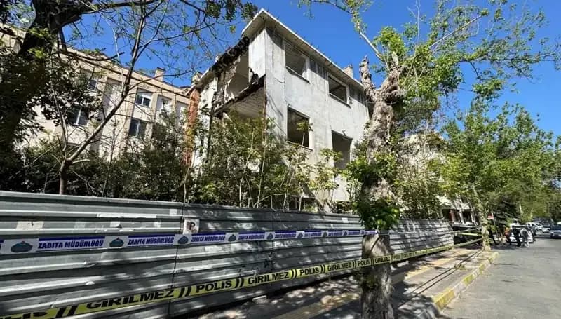 Bakırköy'deki Metruk Binanın Çökmesi Deprem Korkusunu Yeniden Alevlendirdi