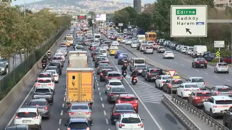 İstanbul’da Trafik Çilesi: Yoğunluk Yüzde 90’a Ulaştı!