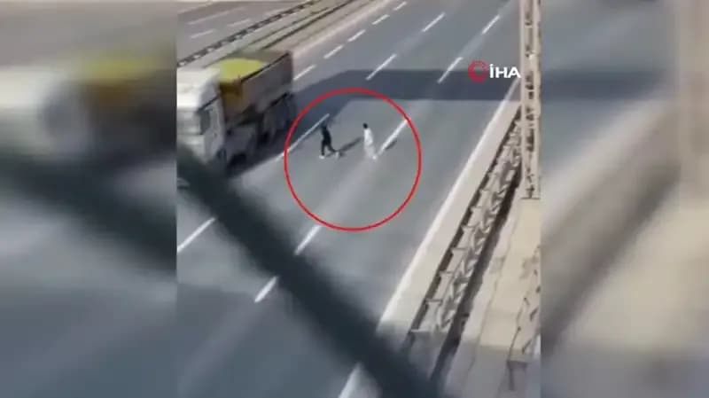 Tehlikeli Yolculuk Kameralara Yansıdı: İzleyenlerin Yüreği Ağızlarına Geldi