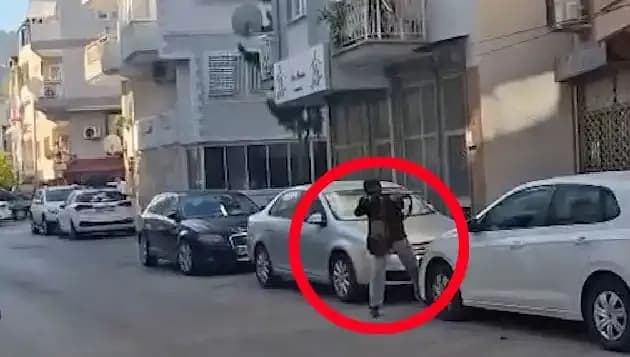 İzmir'de Saldırganla Çatışma: Şoke Eden Anlar ve Gelişmeler