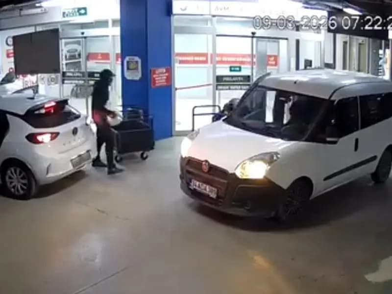 İstanbul Kuyumcukent AVM'de 20 Milyonluk Silahlı Soygun